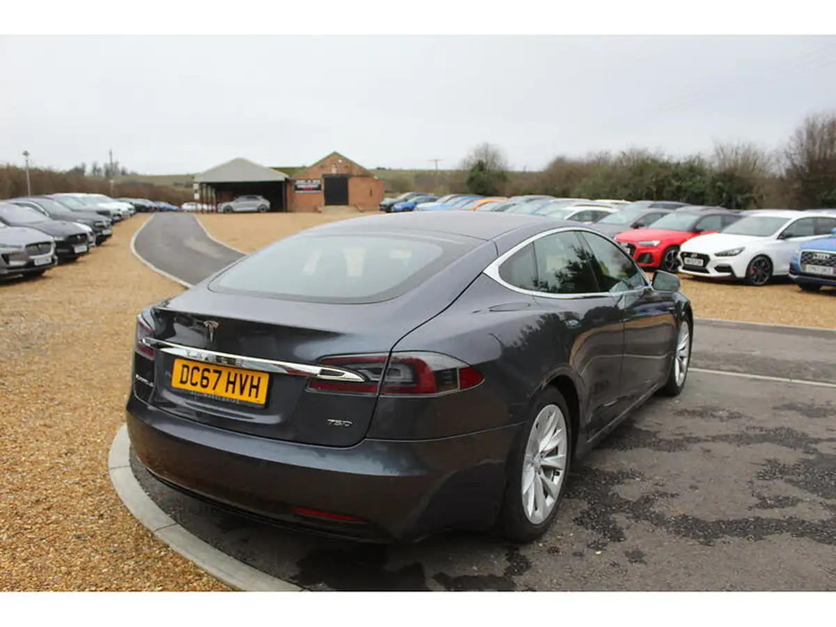2017-tesla-model-s-e-75d-big-9