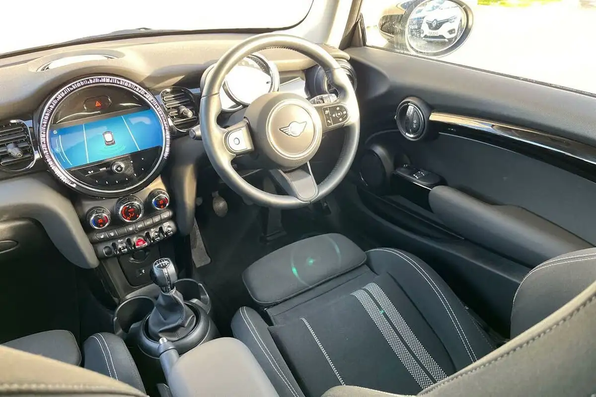 2022-mini-cooper-20-cooper-s-classic-hatchback-3d-big-32