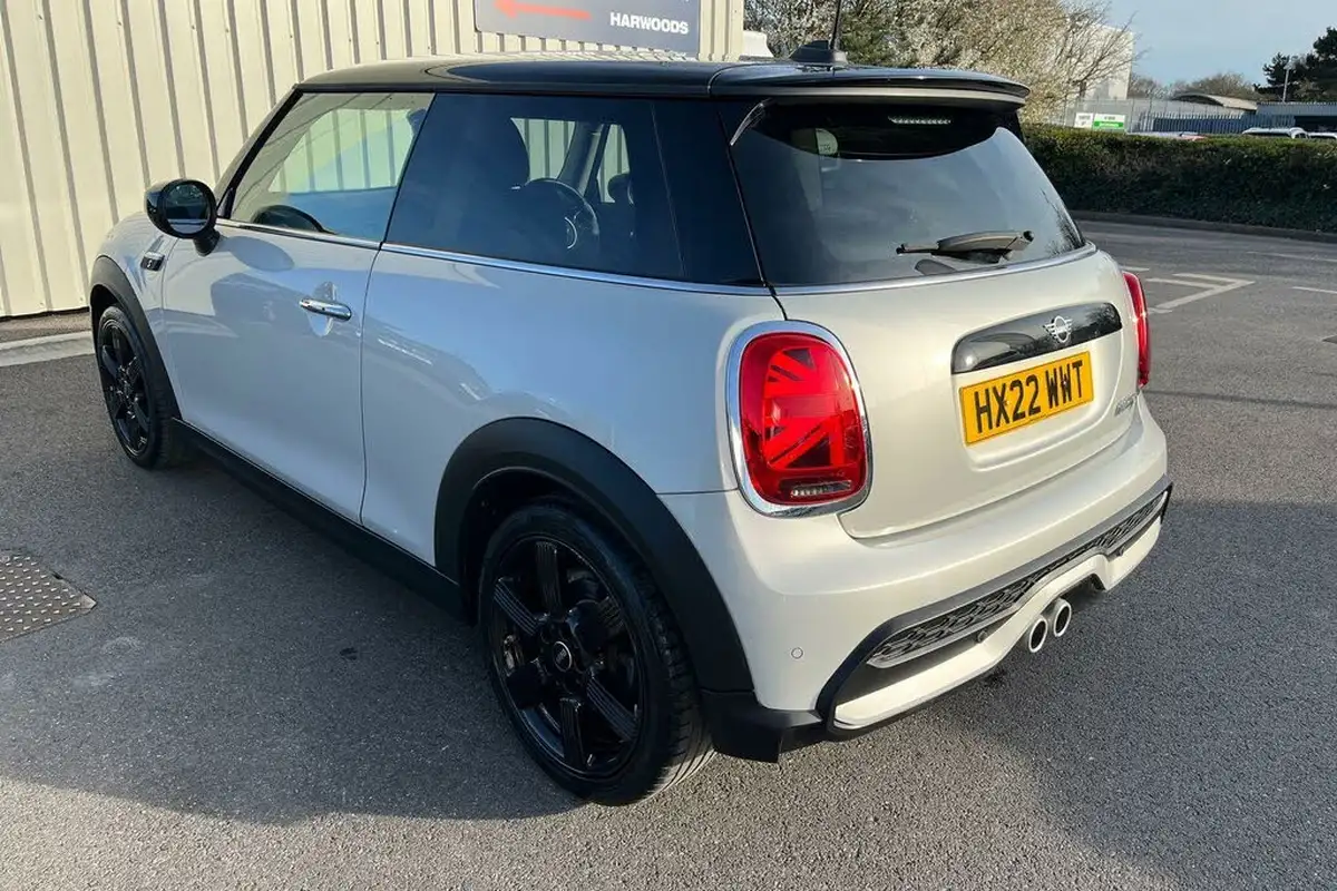 2022-mini-cooper-20-cooper-s-classic-hatchback-3d-big-8