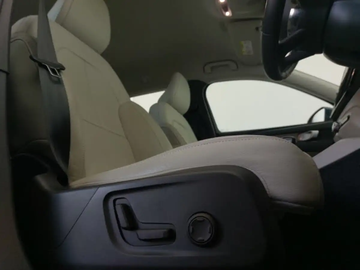2020-volvo-xc40-15-t3-inscription-big-12