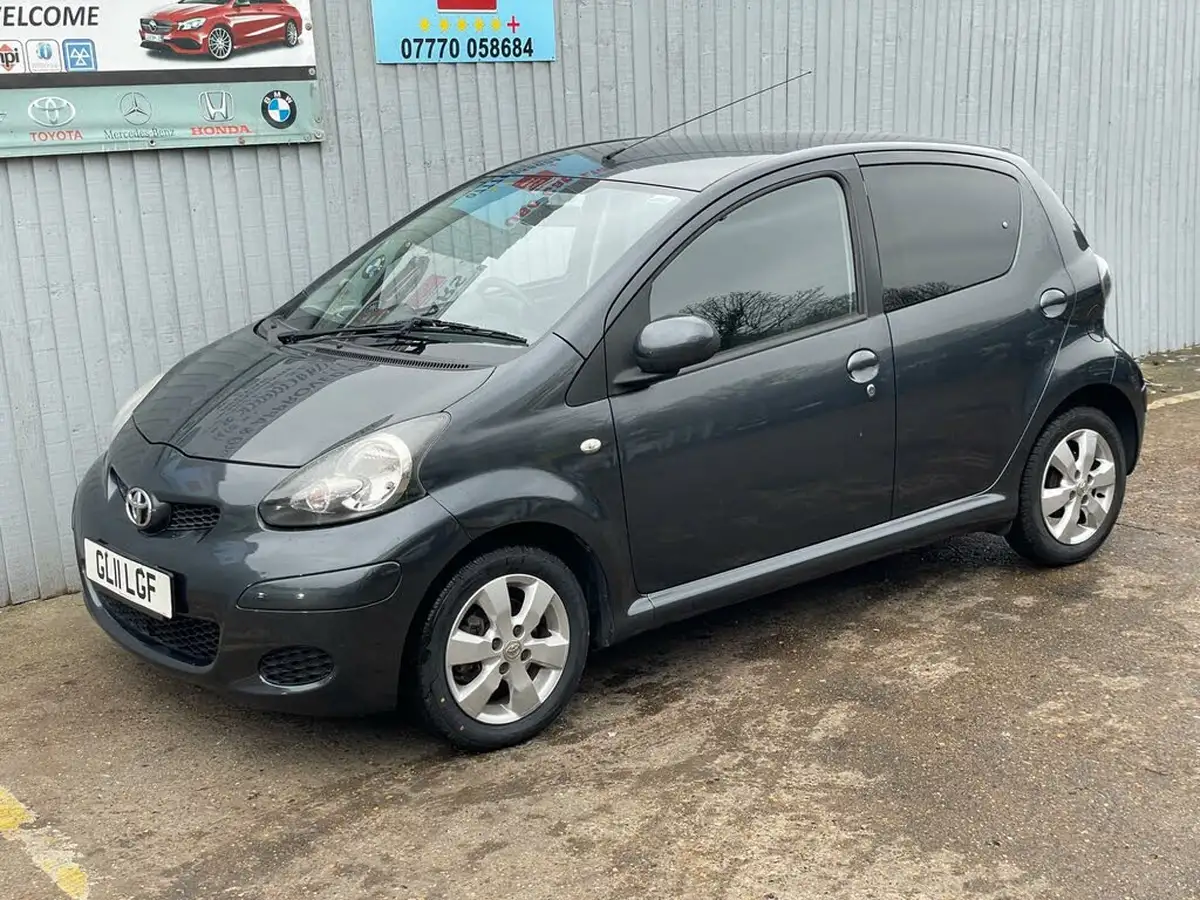 2011-toyota-aygo-10-aygo-go-vvt-i-5d-big-20