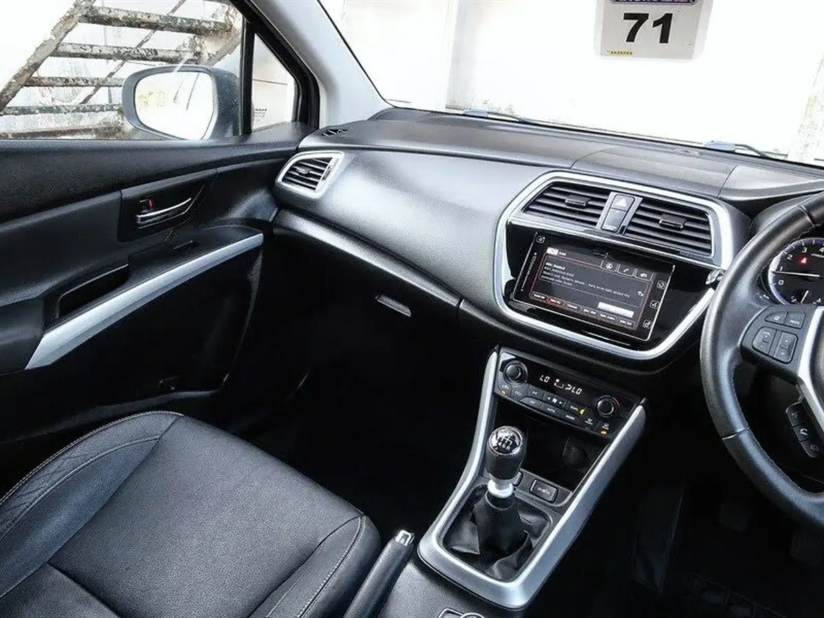 2019-suzuki-s-cross-14-boosterjet-sz5-allgrip-big-27
