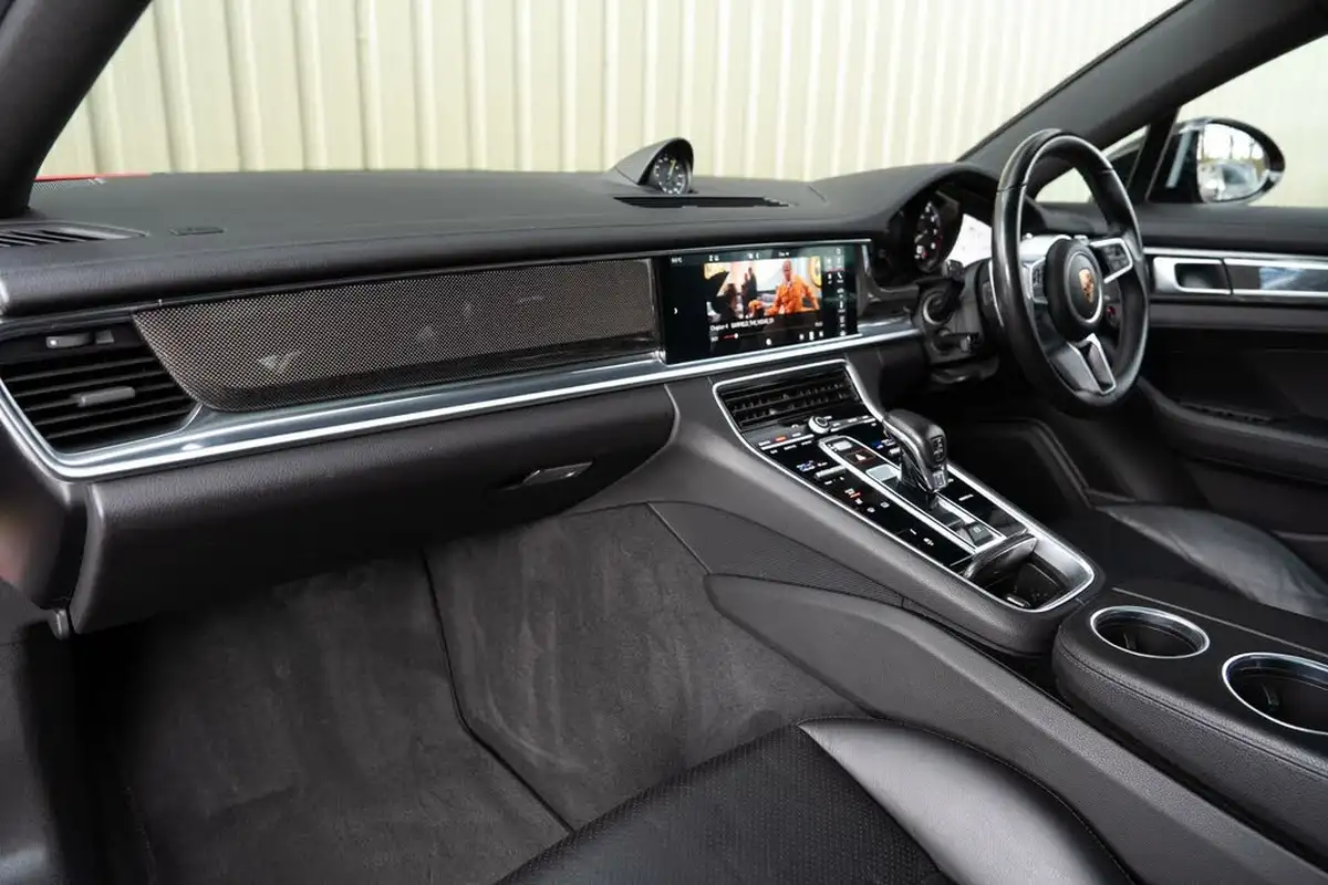 2018-porsche-panamera-29-v6-4-e-hybrid-sport-turismo-big-19