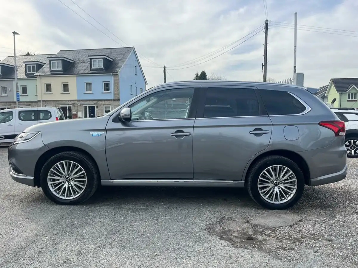 2020-mitsubishi-outlander-24-design-phev-big-3