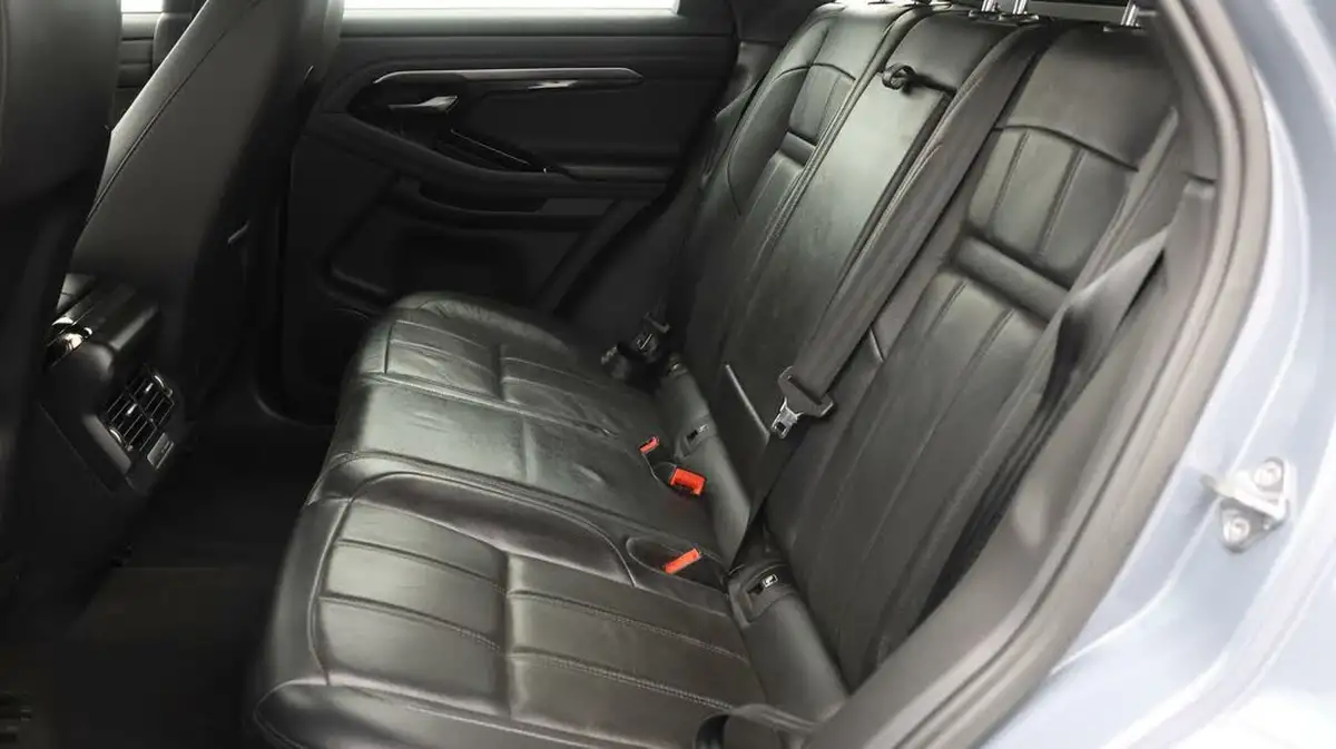 2022-land-rover-range-rover-evoque-15-p300e-r-dynamic-se-big-16