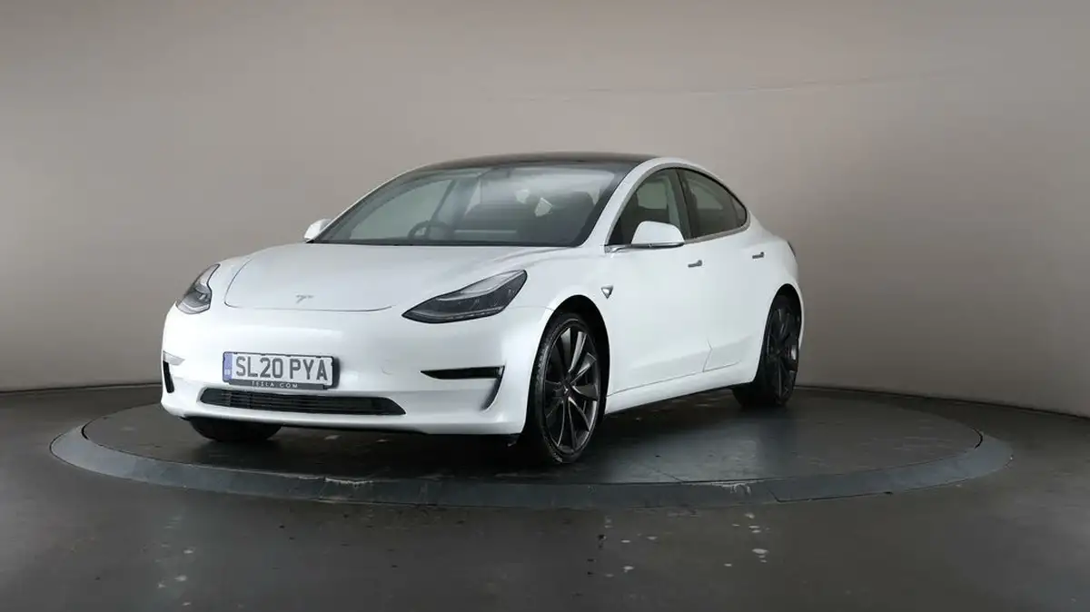 2020-tesla-model-3-e-performance-big-35