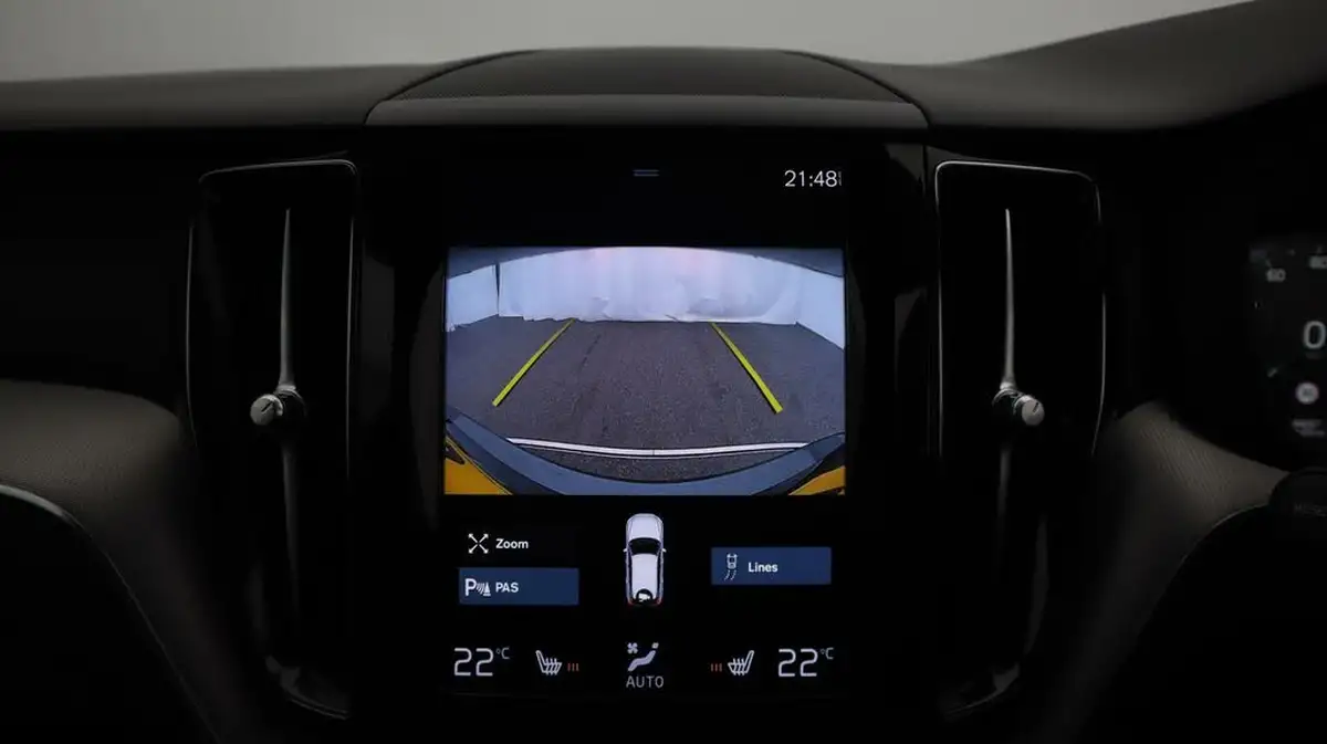 2021-volvo-xc60-20-b5-r-design-awd-big-23
