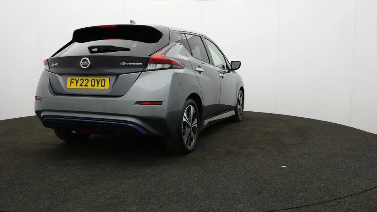 2022-nissan-leaf-e-tekna-big-74