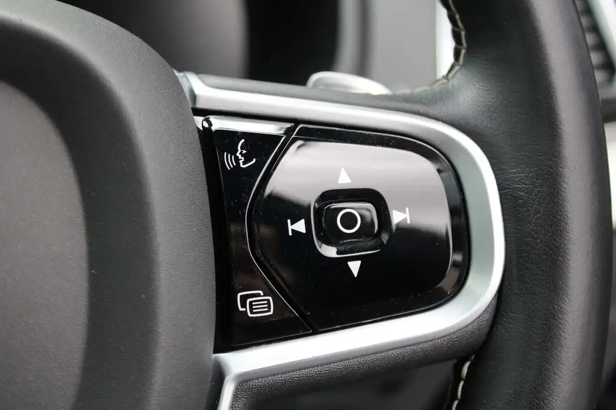 2019-volvo-xc90-20-t8-r-design-pro-390bhp-big-28