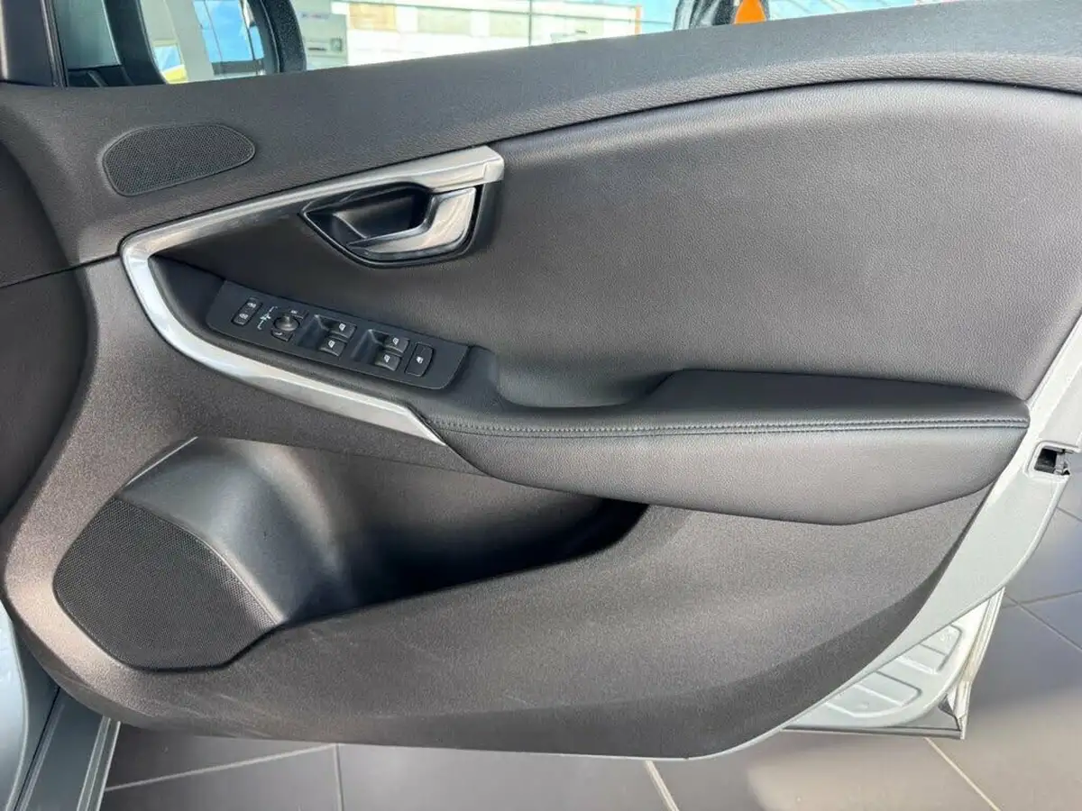 2016-volvo-v40-20td-d4-inscription-geartronic-big-12