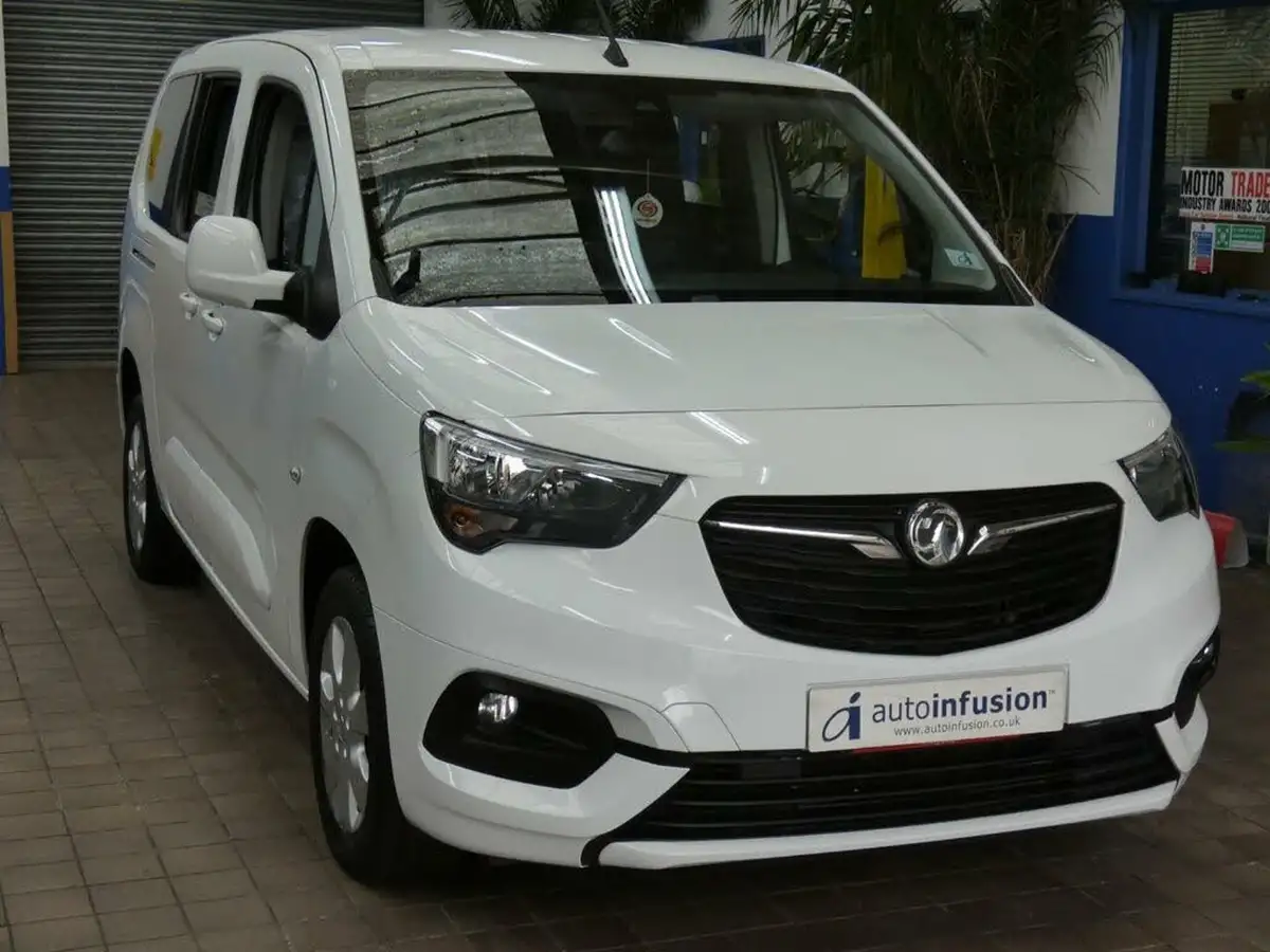 2021-vauxhall-combo-life-15-se-xl-100ps-big-9