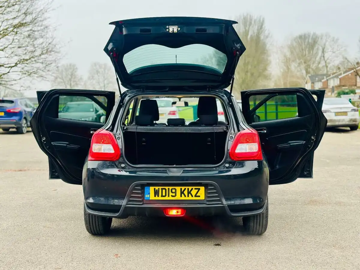 2019-suzuki-swift-12-dualjet-attitude-big-10