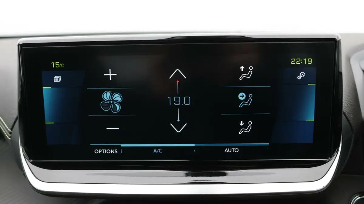 2021-peugeot-2008-suv-e-gt-big-12