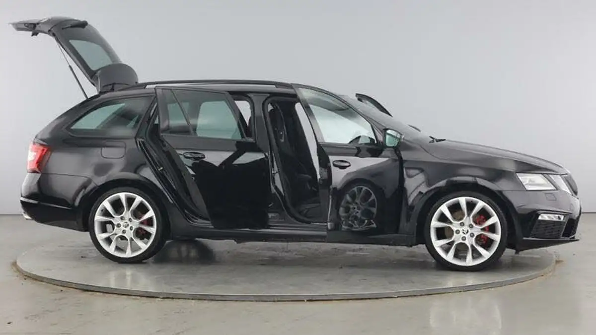 2017-skoda-octavia-20tdi-vrs-estate-dsg-big-9