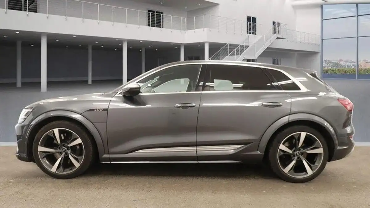 2021-audi-e-tron-e-station-wagon-big-6