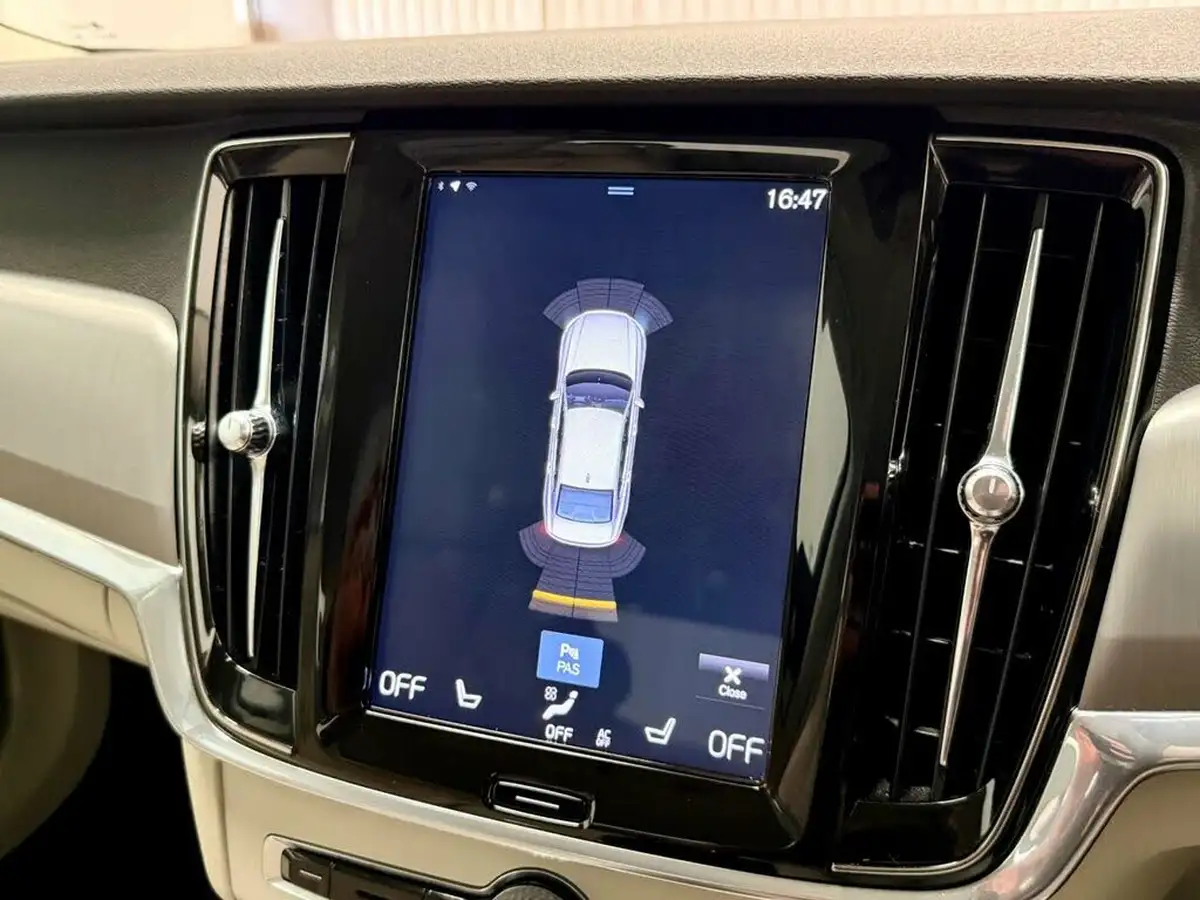 2019-volvo-s90-20-t4-momentum-big-20