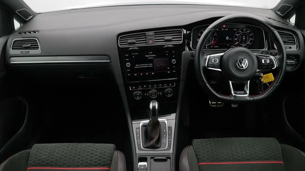 2018-volkswagen-golf-20-tsi-gti-3d-dsg-big-13