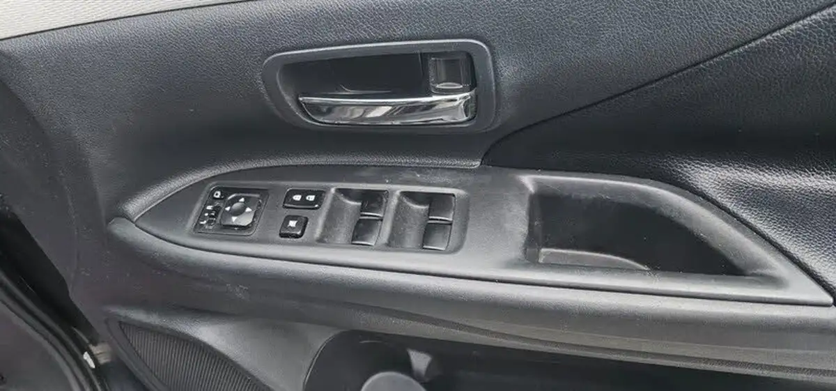 2015-mitsubishi-outlander-20-gx4h-big-15