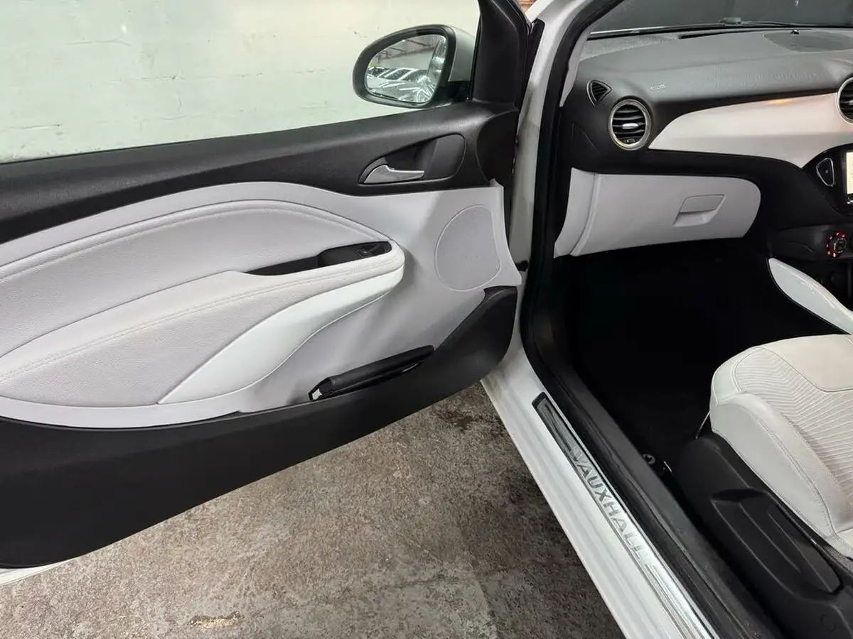2014-vauxhall-adam-14-white-edition-big-37