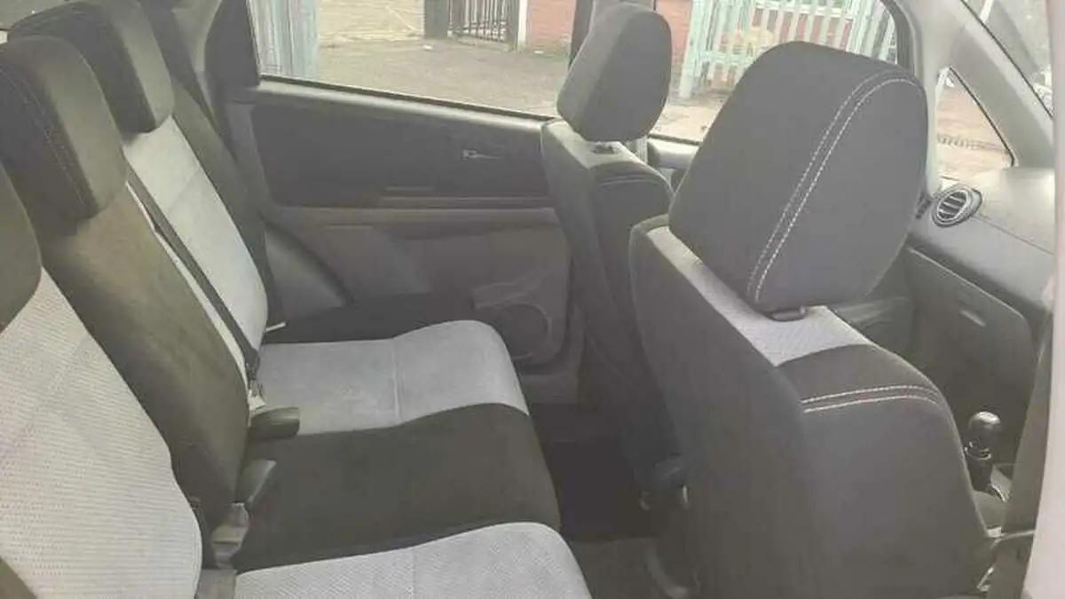2010-suzuki-sx4-big-9