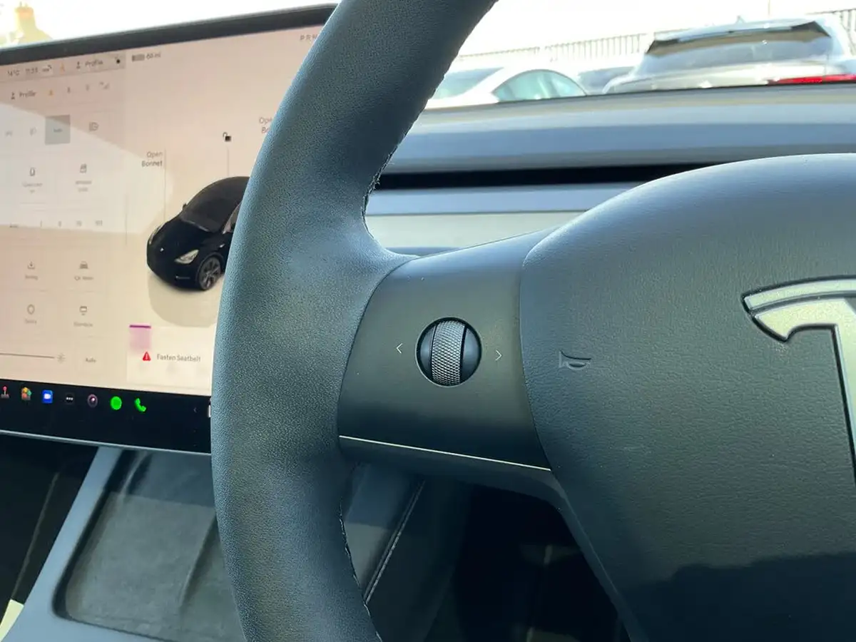2022-tesla-model-y-e-long-range-big-13