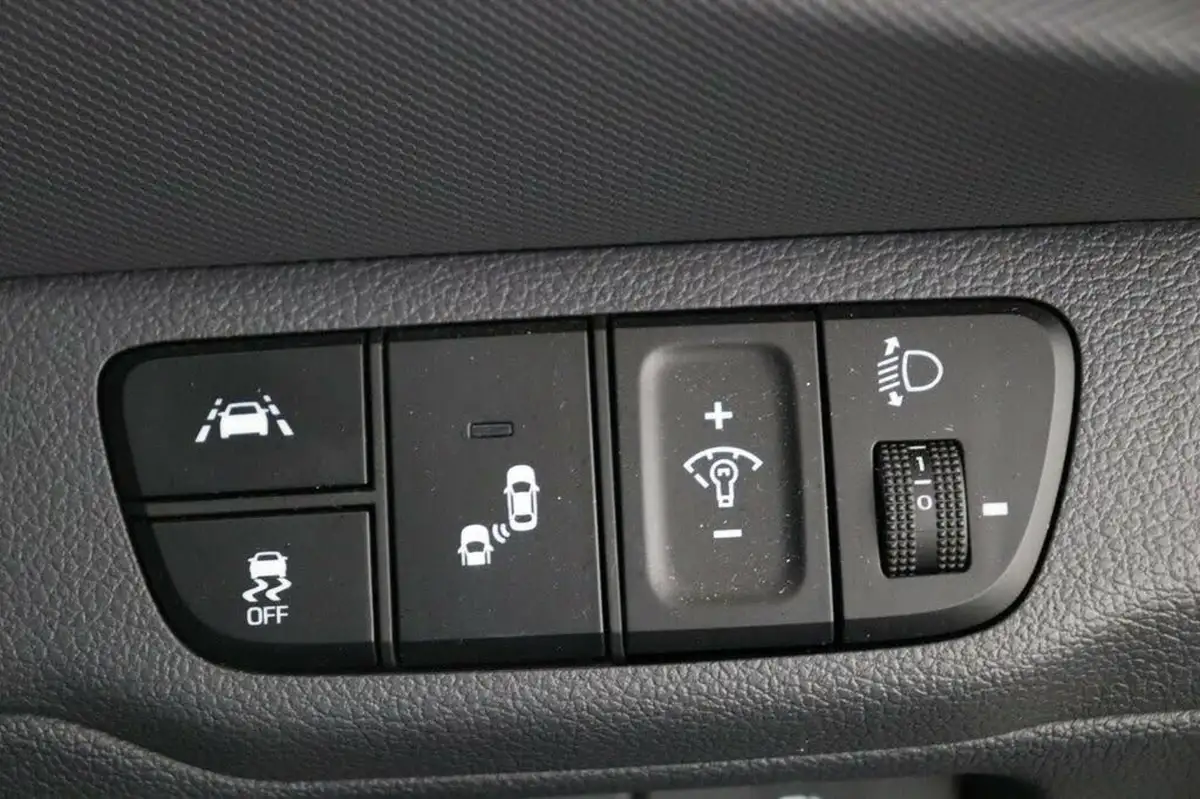 2022-hyundai-ioniq-16-gdi-premium-se-hybrid-big-19