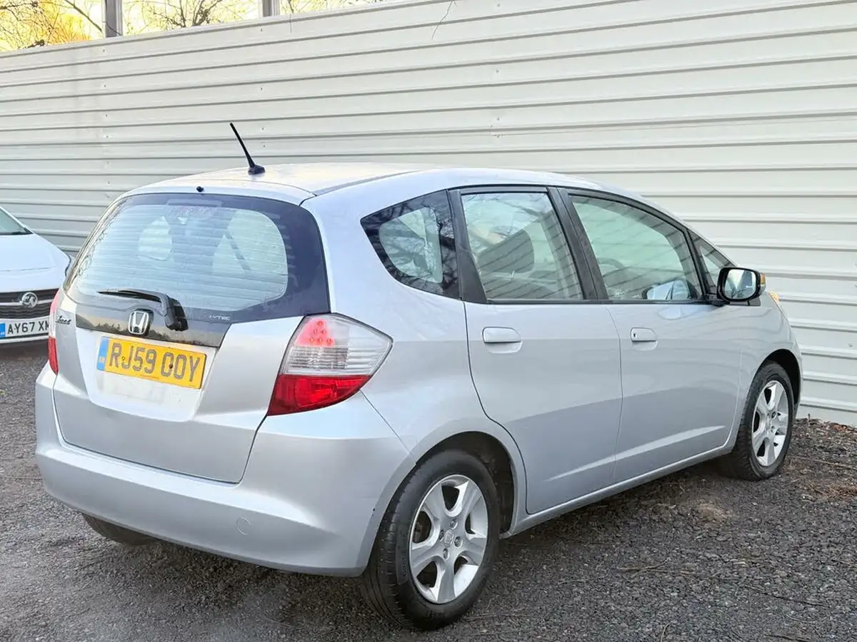 2009-honda-jazz-14-es-t-big-14