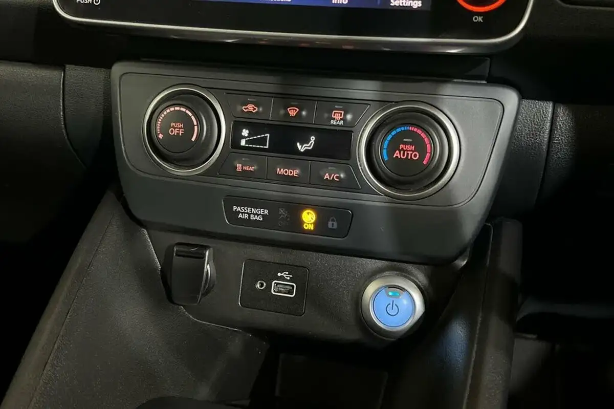 2022-nissan-leaf-e-acenta-big-27