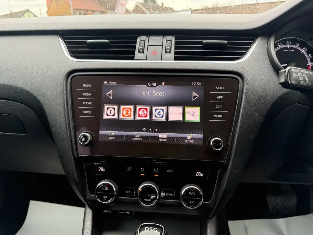 2017-skoda-octavia-16tdi-se-115ps-estate-1596cc-dsg-big-40