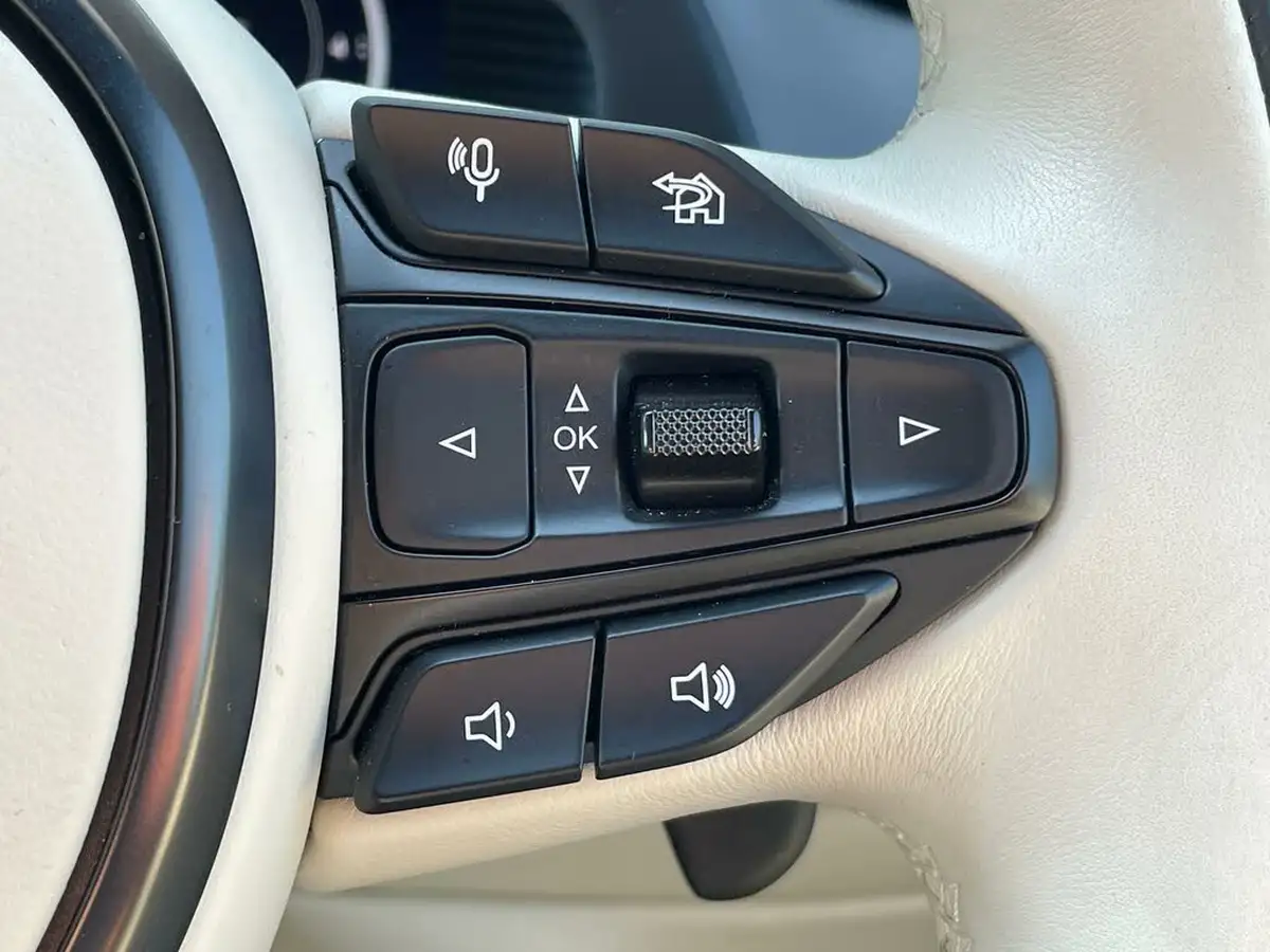 2024-aston-martin-dbx-40-v8-big-51