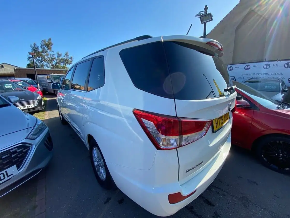 2018-kgm-ssangyong-turismo-22td-ex-auto-big-7