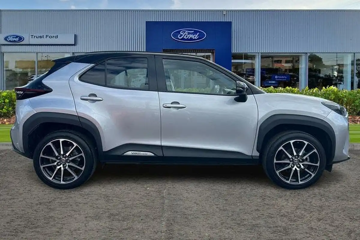 2023-toyota-yaris-cross-15-vvt-i-gr-sport-big-2