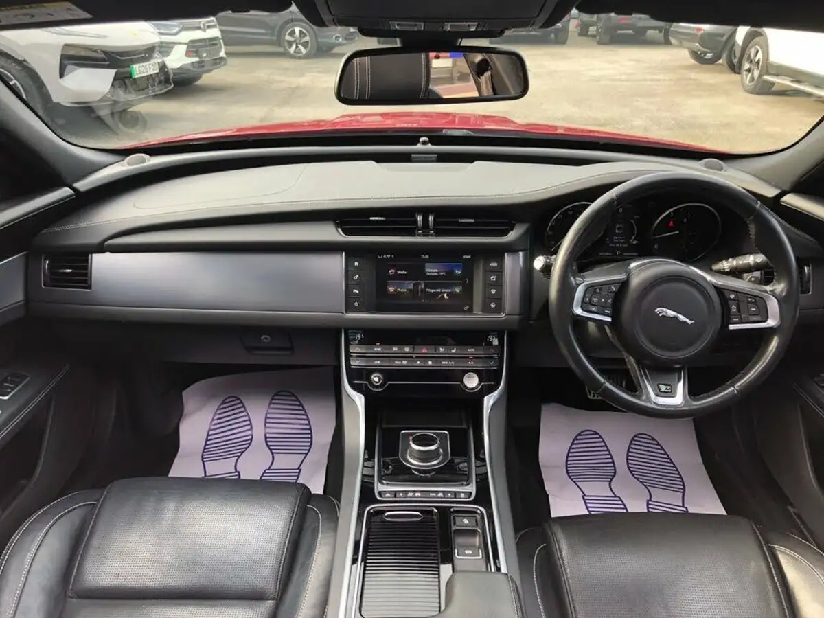 2017-jaguar-xf-20td-r-sport-180ps-saloon-4d-1999cc-auto-big-25