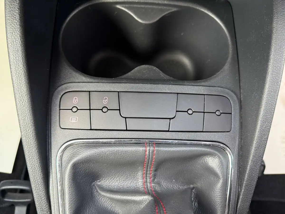 2016-seat-ibiza-12-tsi-fr-technology-110ps-sportcoupe-3d-big-33