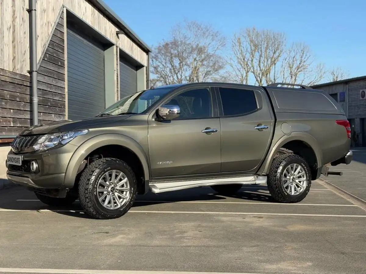 2018-mitsubishi-l200-24di-d-warrior-eu6-big-2