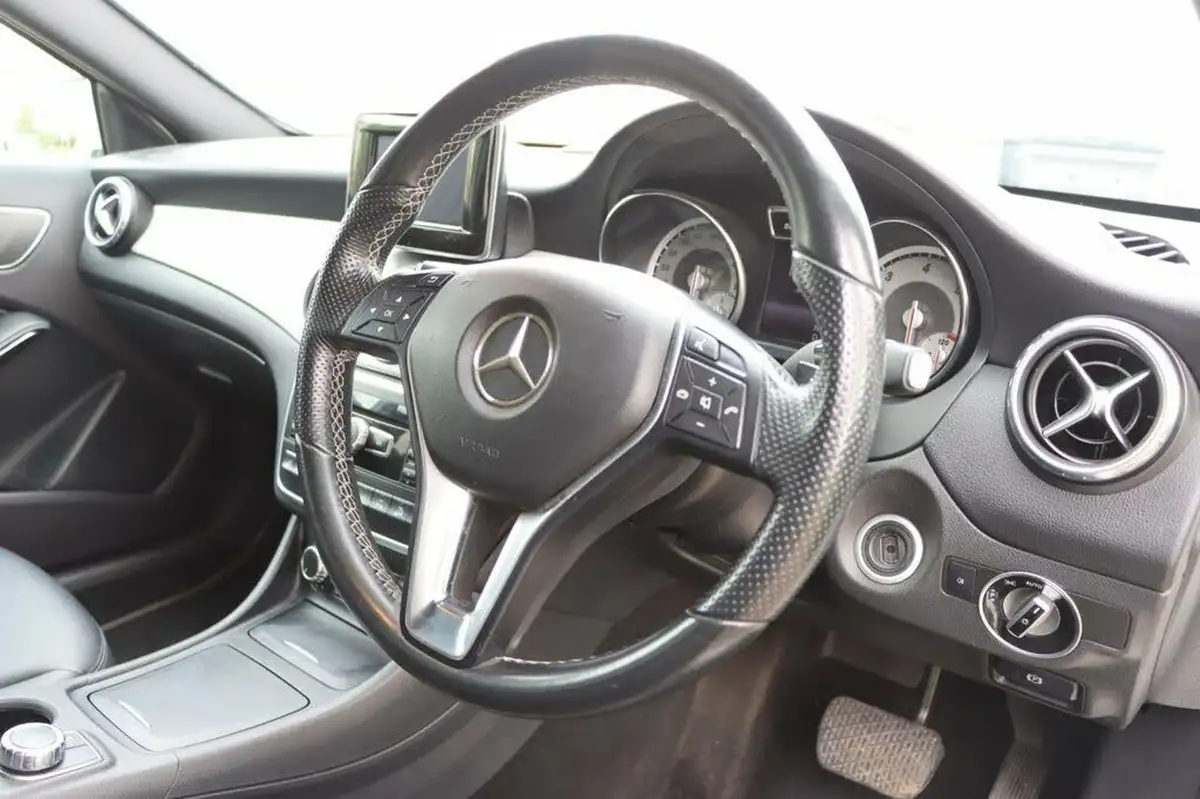 2014-mercedes-benz-gla-class-21cdi-se-premium-170bhp-220-4matic-7g-dct-big-14