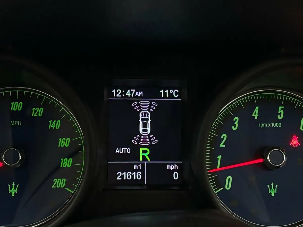 2016-maserati-granturismo-42-big-57