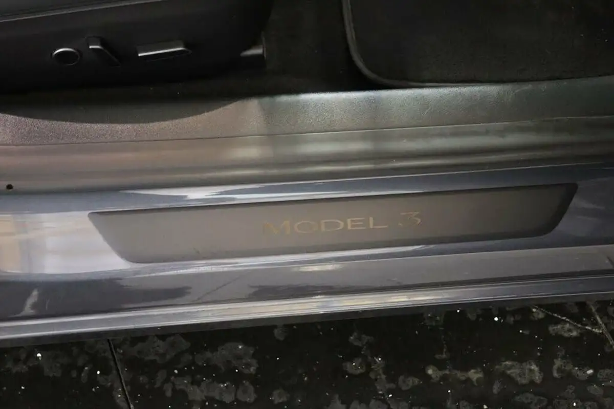2021-tesla-model-3-e-long-range-awd-big-19