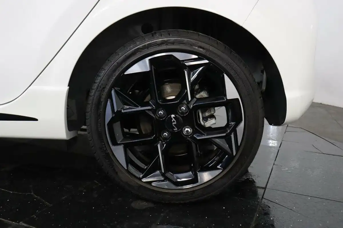 2024-kia-picanto-12-gt-line-s-big-40