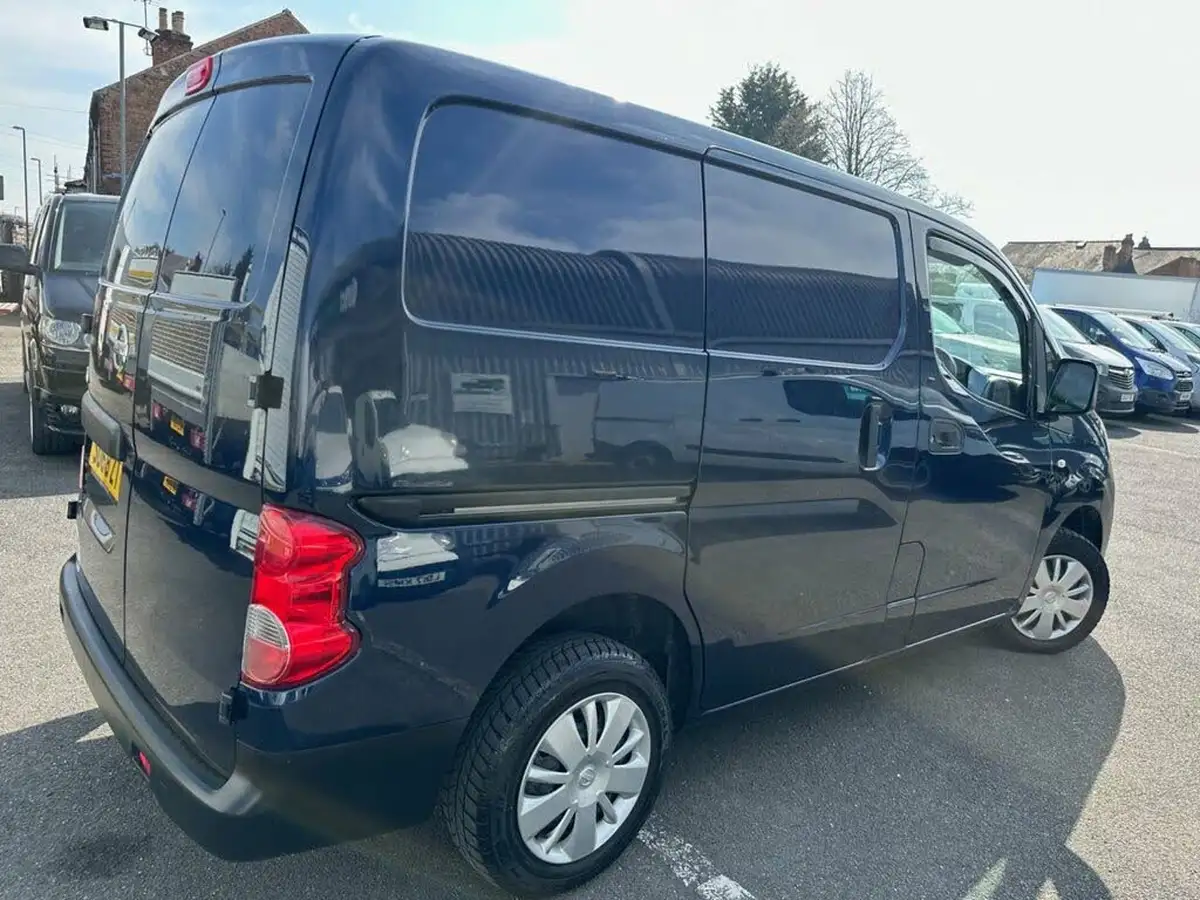 2019-nissan-nv200-15td-acenta-89bhp-crewcab-van-big-32