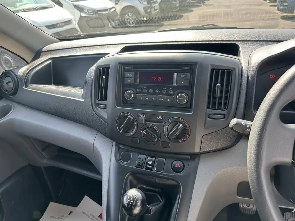 2019-nissan-nv200-15td-acenta-89bhp-crewcab-van-big-10