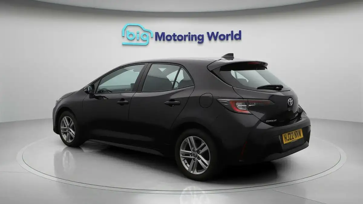2022-toyota-corolla-18-vvt-i-icon-120bhp-trk-hatchback-5d-big-5