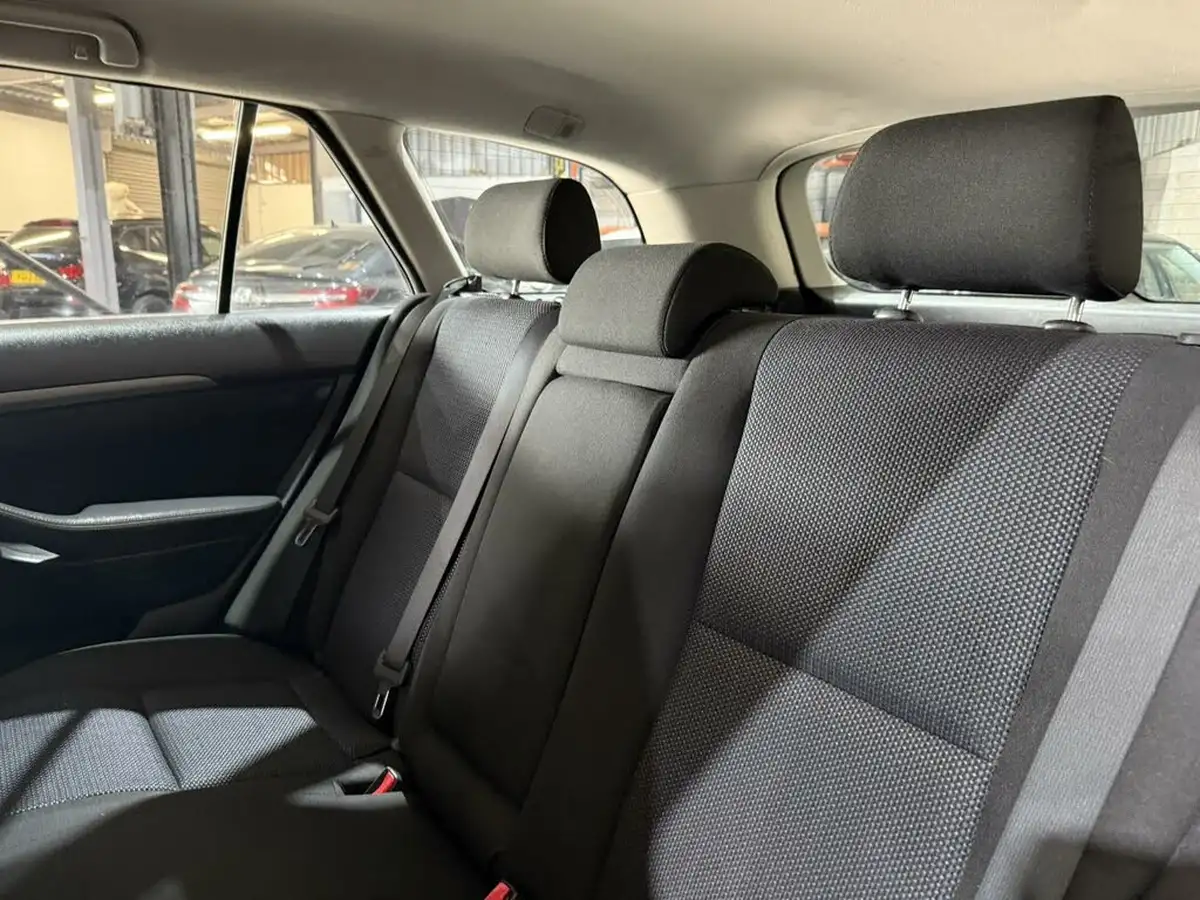 2007-toyota-avensis-20td-t3-x-estate-5d-big-12
