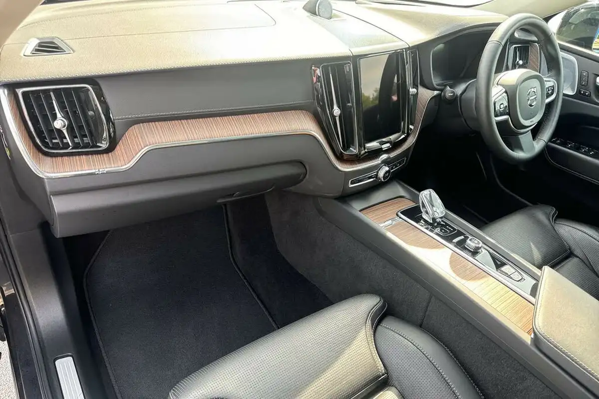 2023-volvo-xc60-20-b5-ultimate-big-1