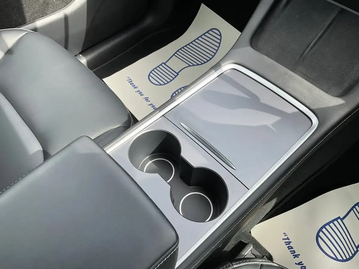 2024-tesla-model-y-e-rwd-big-33