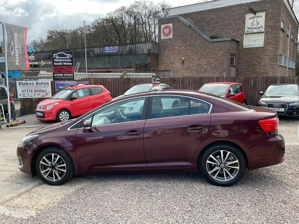 2015-toyota-avensis-20td-icon-business-edition-saloon-4d-big-17