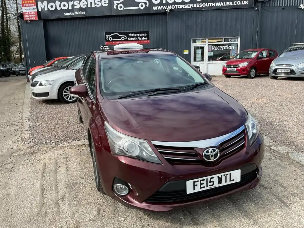 2015-toyota-avensis-20td-icon-business-edition-saloon-4d-big-41