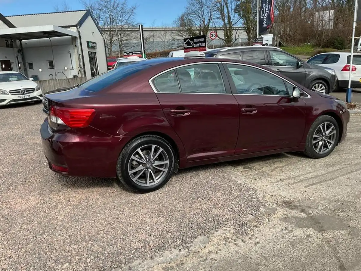2015-toyota-avensis-20td-icon-business-edition-saloon-4d-big-69