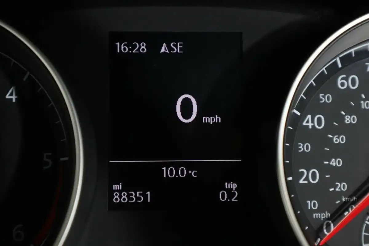 2014-volkswagen-golf-20tdi-gt-bmtss-hatchback-5d-big-16