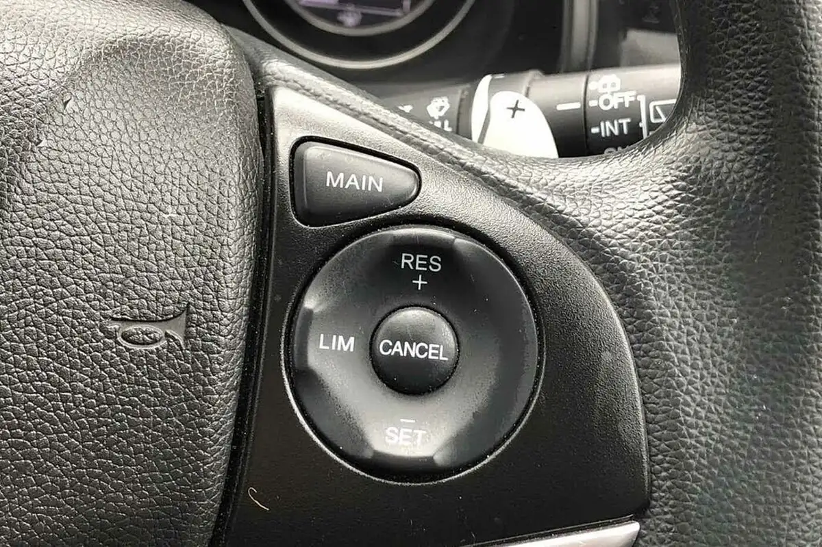 2019-honda-jazz-13-i-vtec-se-cvt-big-21